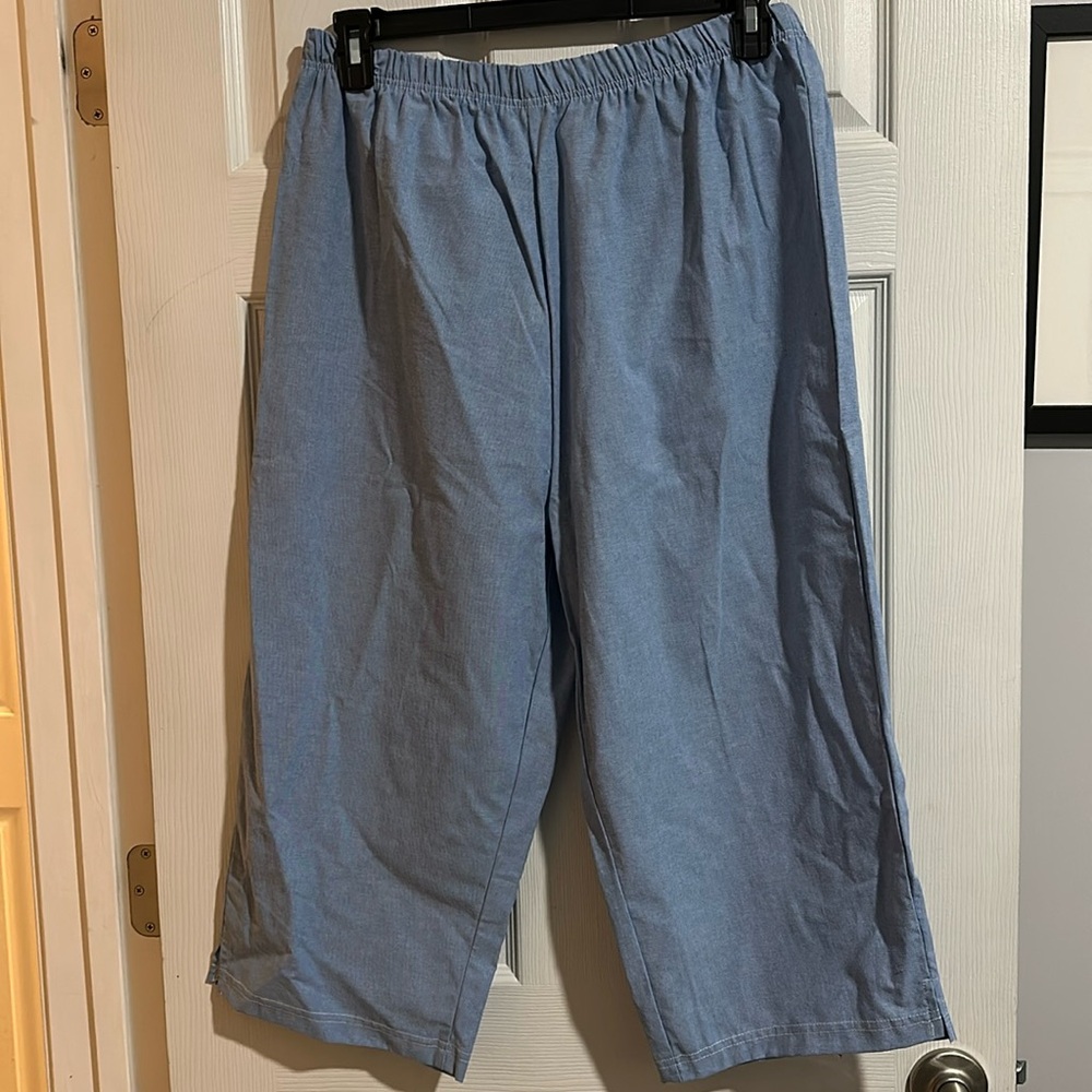 Light blue cropped capri length pants